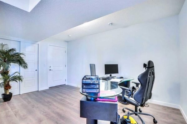 263 Redstone BOULEVARD NE - Image 8