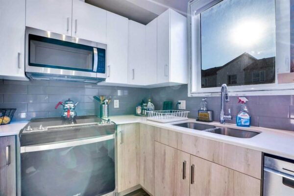 263 Redstone BOULEVARD NE - Image 17