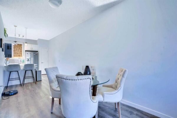 263 Redstone BOULEVARD NE - Image 19